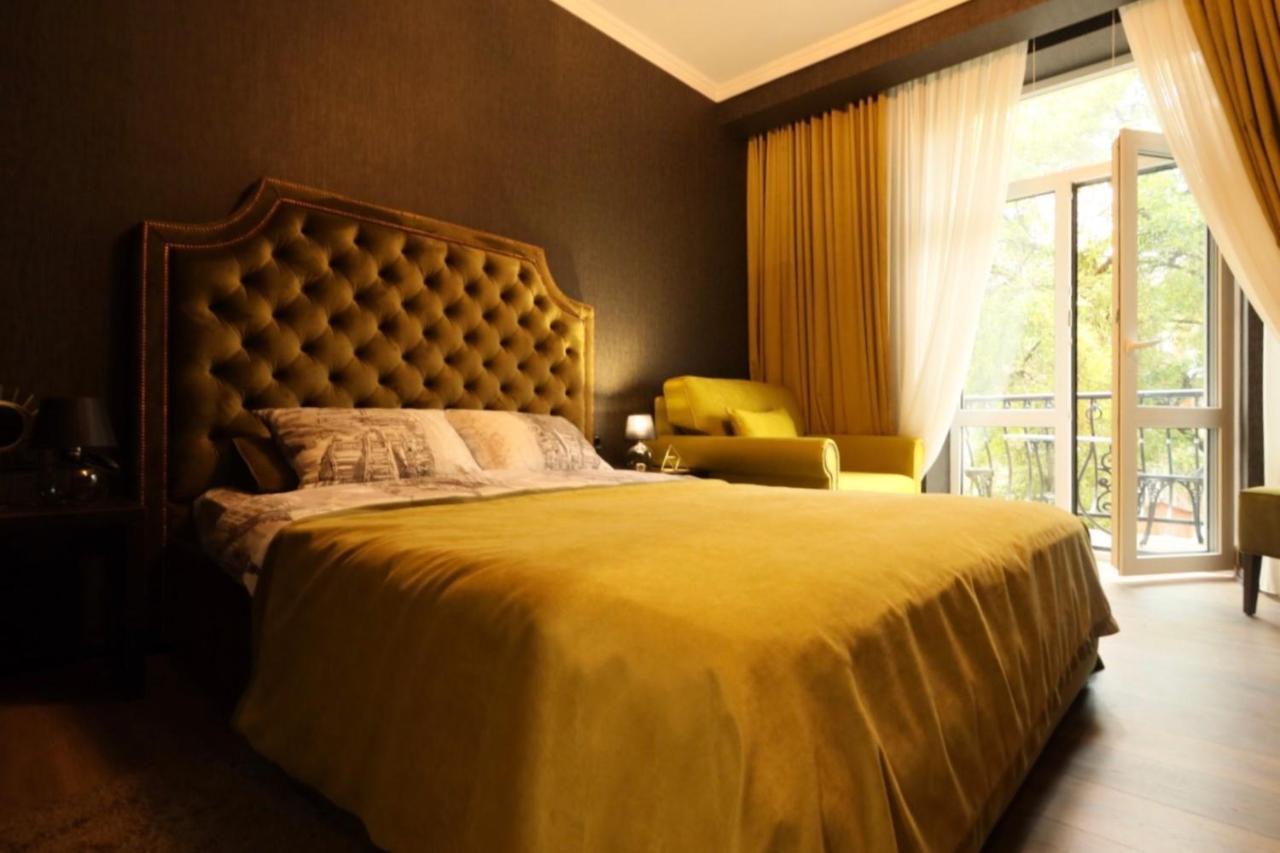 Apartments Lux In City Center Lviv Buitenkant foto