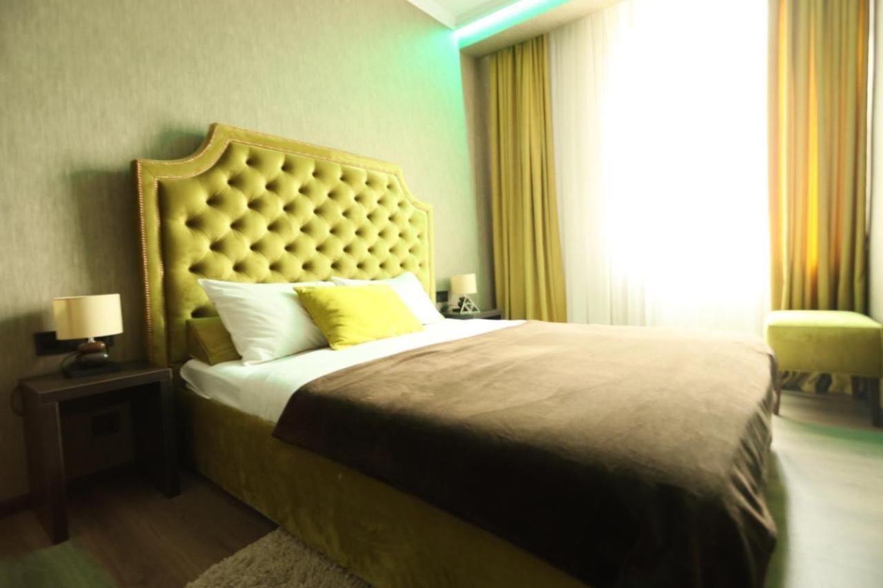 Apartments Lux In City Center Lviv Buitenkant foto