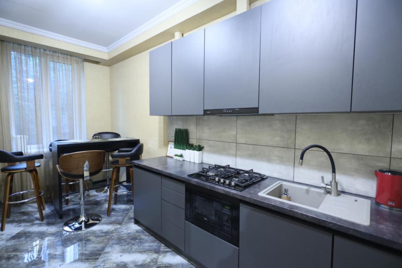 Apartments Lux In City Center Lviv Buitenkant foto