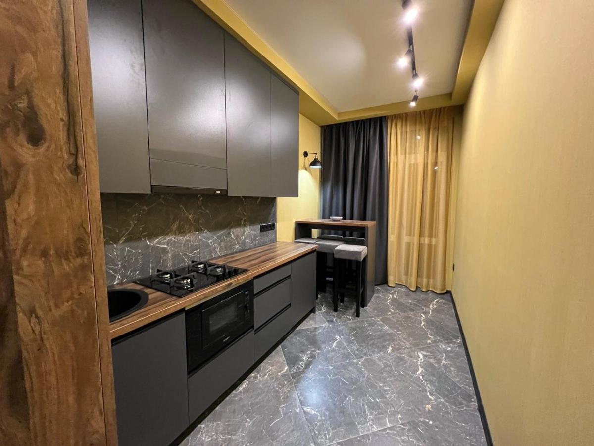 Apartments Lux In City Center Lviv Buitenkant foto