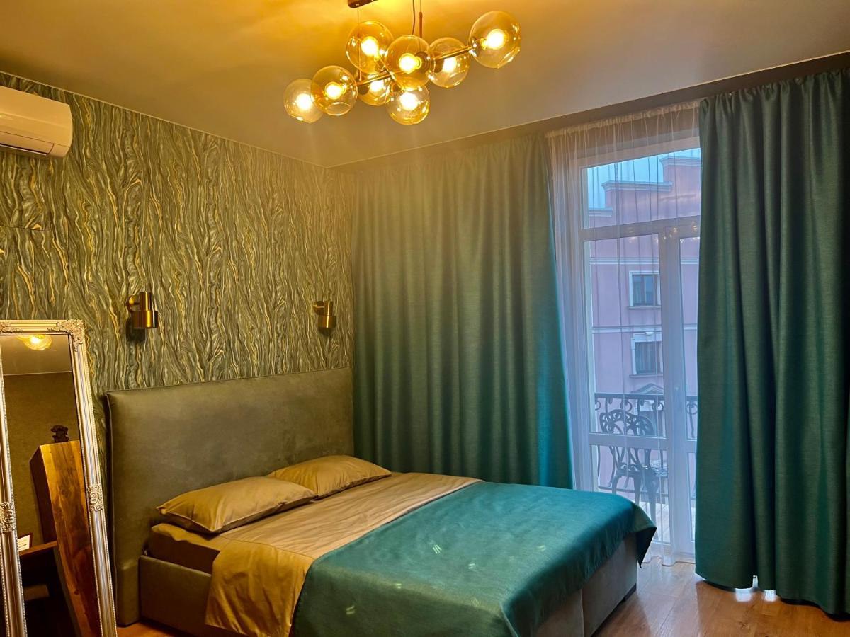 Apartments Lux In City Center Lviv Buitenkant foto