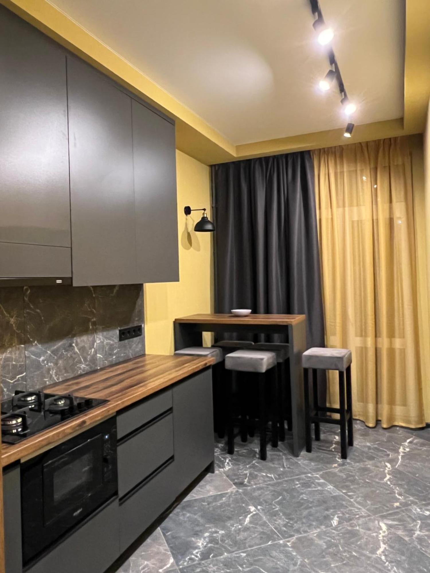 Apartments Lux In City Center Lviv Buitenkant foto